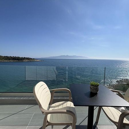 Sea Breeze Villa Sarandë エクステリア 写真
