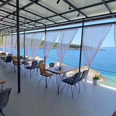 Sea Breeze Villa Sarandë エクステリア 写真