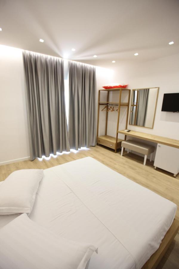 Sea Breeze Villa Sarandë エクステリア 写真