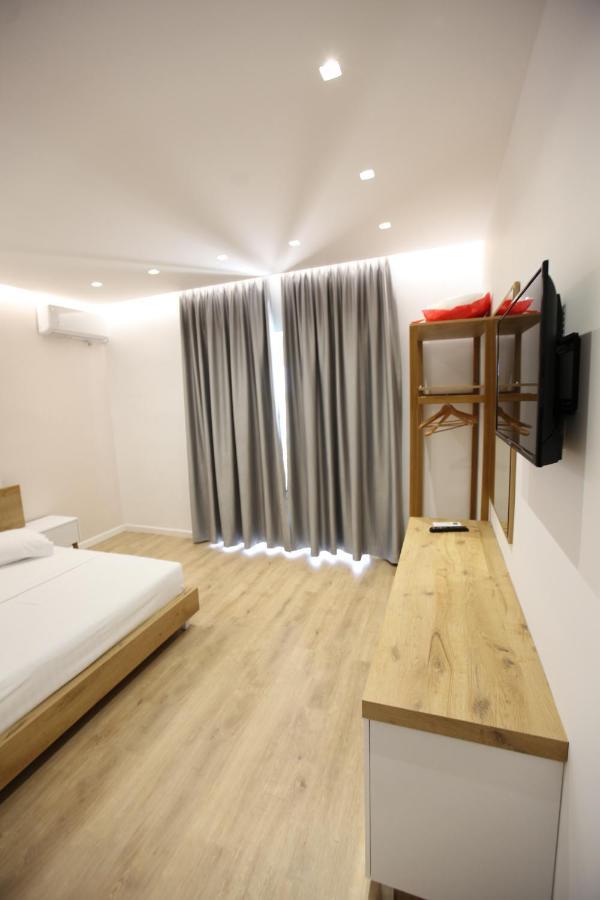 Sea Breeze Villa Sarandë エクステリア 写真
