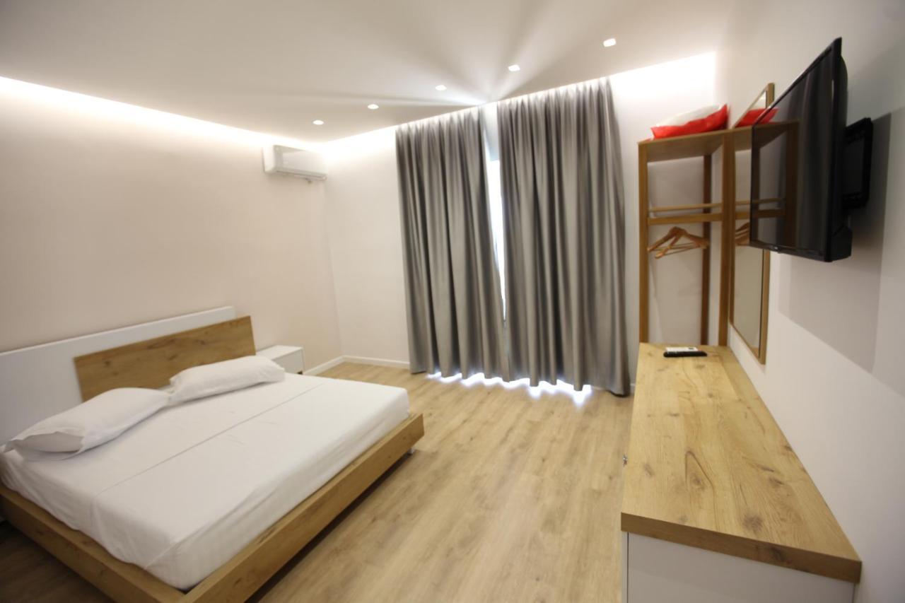 Sea Breeze Villa Sarandë エクステリア 写真
