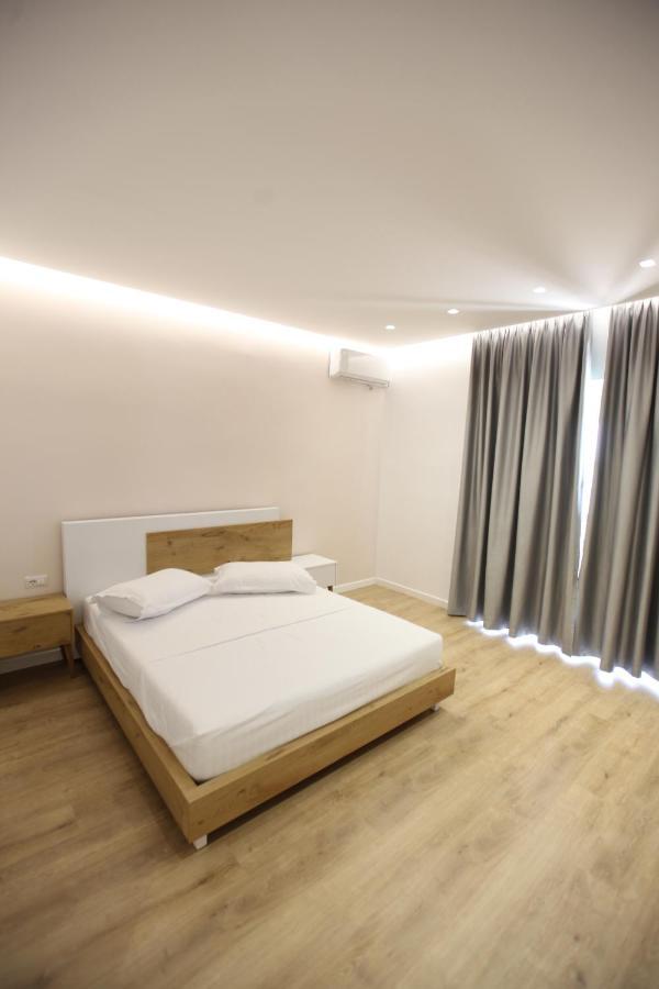 Sea Breeze Villa Sarandë エクステリア 写真