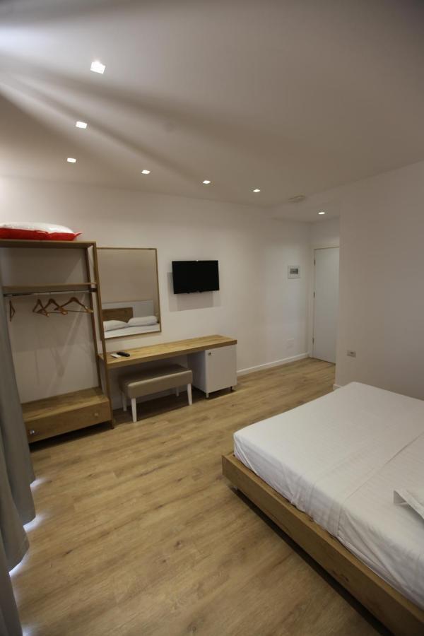 Sea Breeze Villa Sarandë エクステリア 写真
