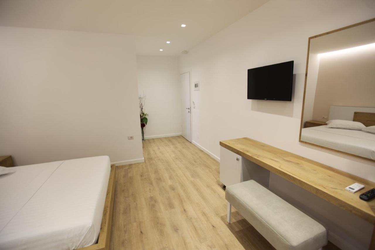 Sea Breeze Villa Sarandë エクステリア 写真