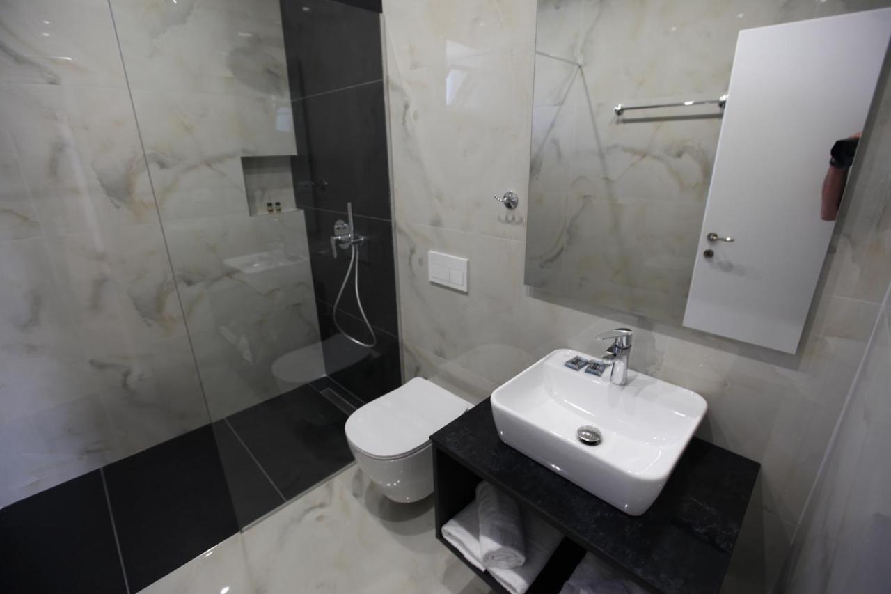Sea Breeze Villa Sarandë エクステリア 写真