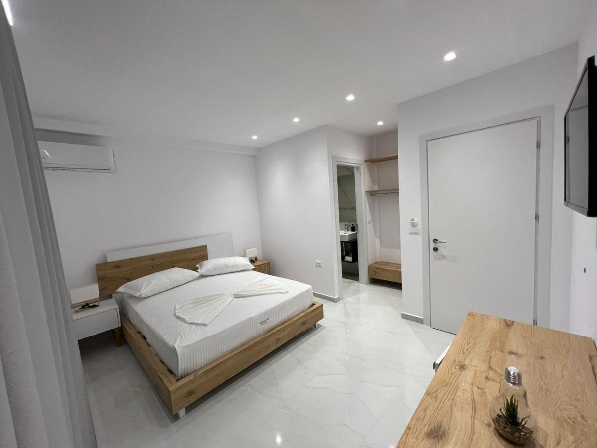 Sea Breeze Villa Sarandë エクステリア 写真