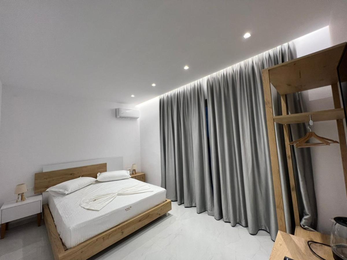 Sea Breeze Villa Sarandë エクステリア 写真