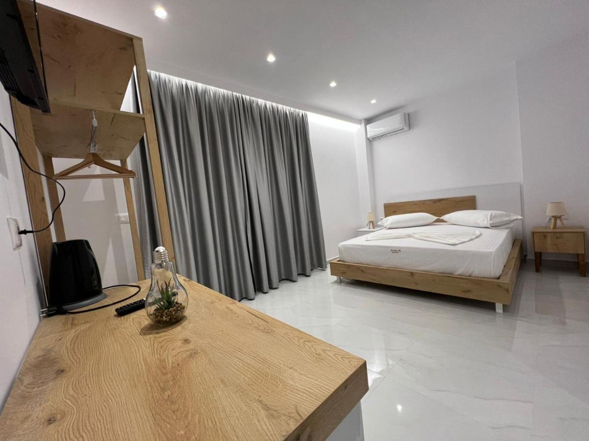 Sea Breeze Villa Sarandë エクステリア 写真