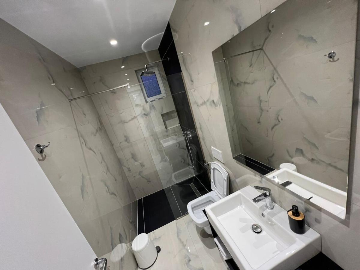 Sea Breeze Villa Sarandë エクステリア 写真