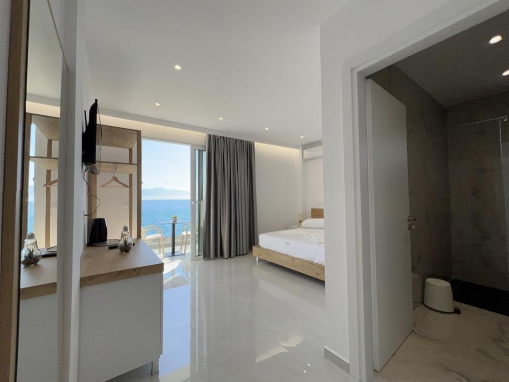 Sea Breeze Villa Sarandë エクステリア 写真