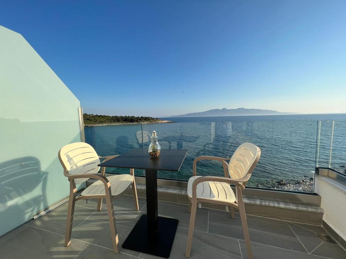 Sea Breeze Villa Sarandë エクステリア 写真