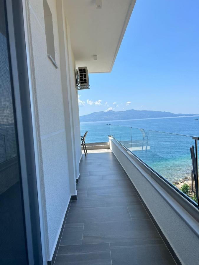 Sea Breeze Villa Sarandë エクステリア 写真