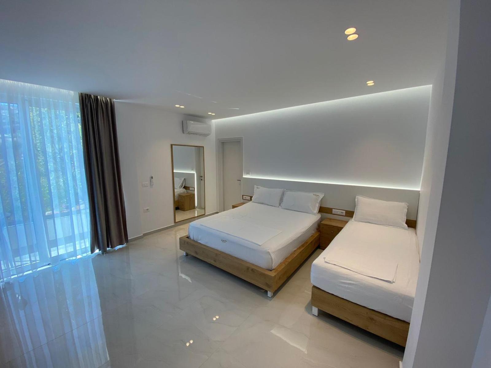 Sea Breeze Villa Sarandë エクステリア 写真