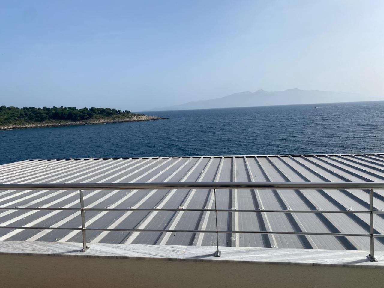 Sea Breeze Villa Sarandë エクステリア 写真