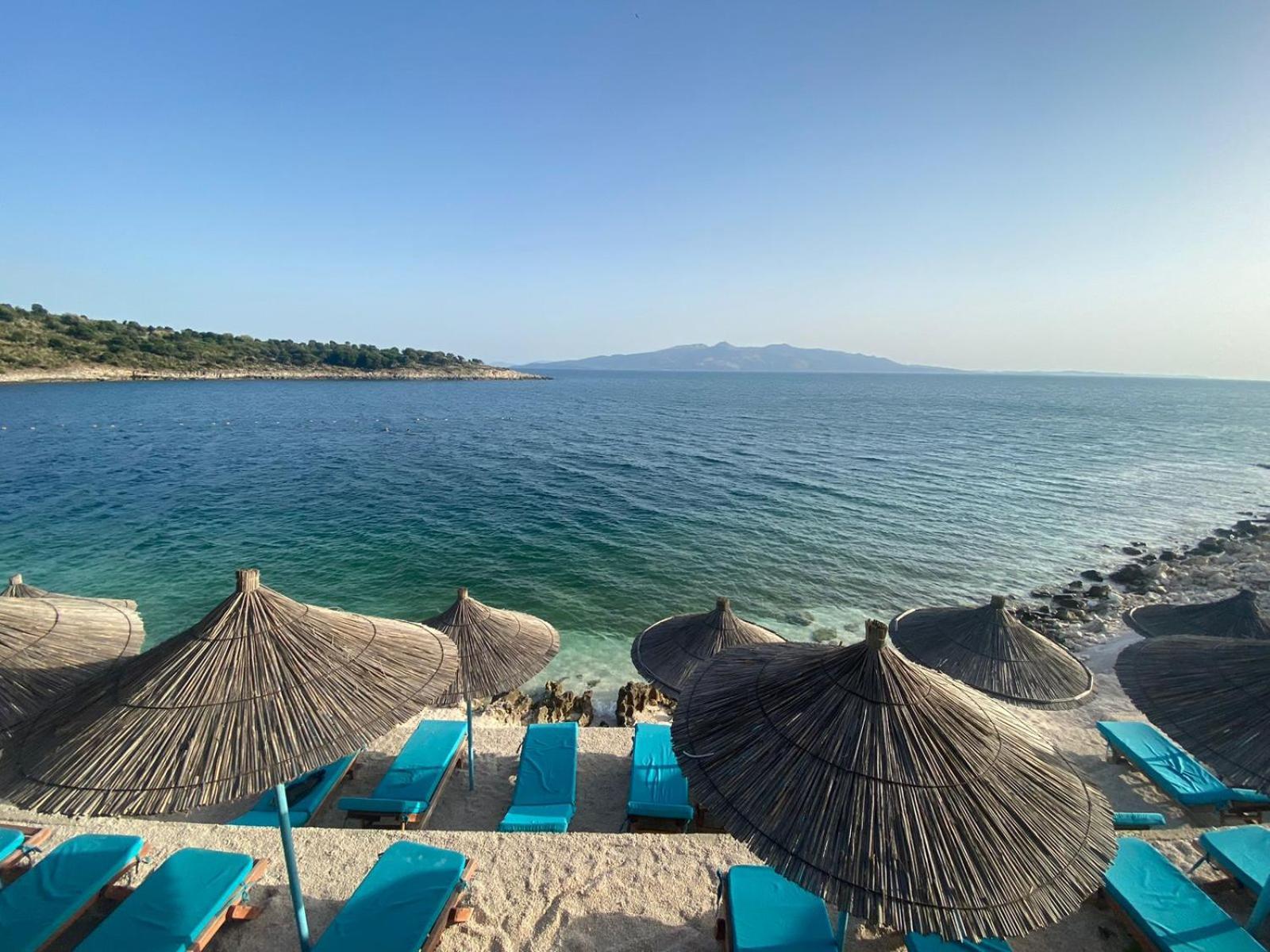 Sea Breeze Villa Sarandë エクステリア 写真