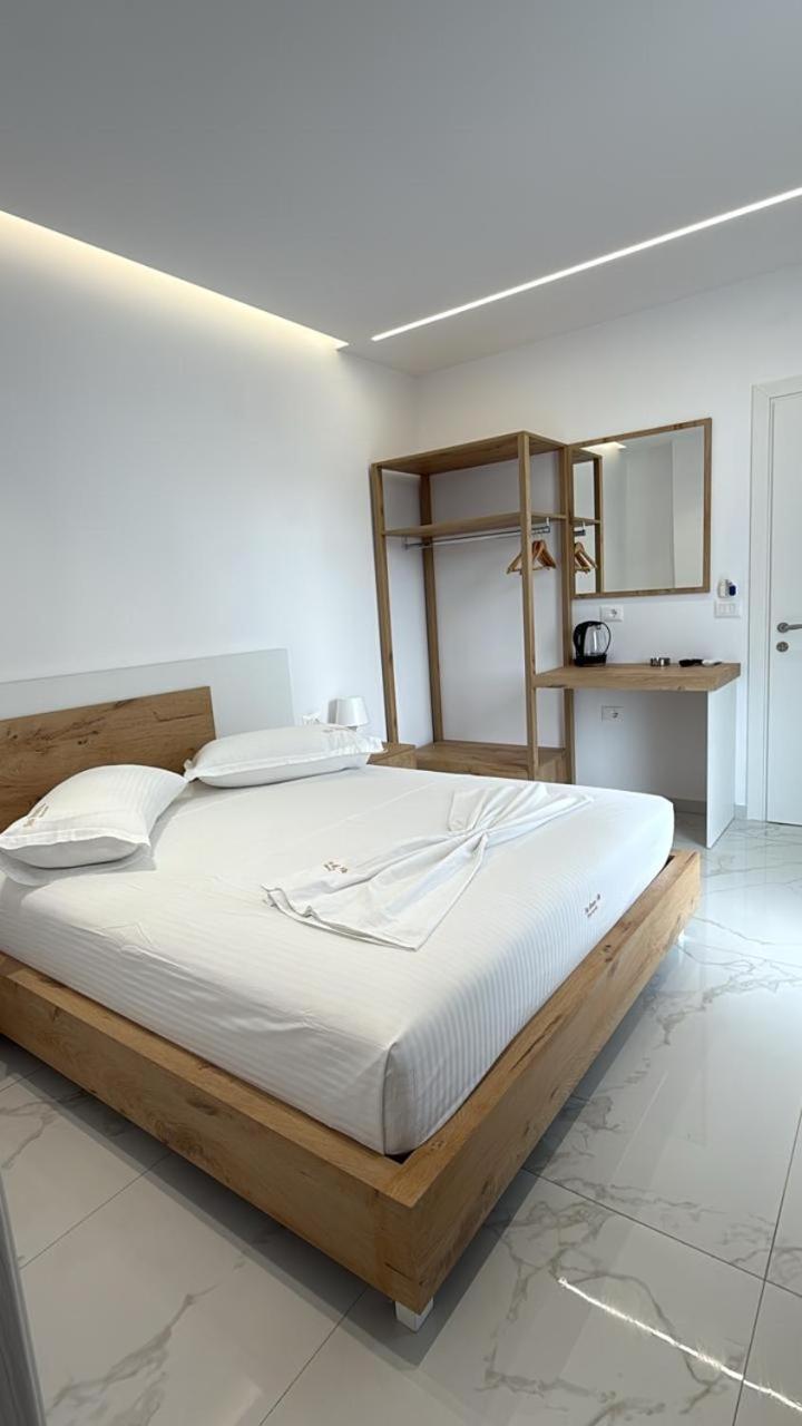 Sea Breeze Villa Sarandë エクステリア 写真