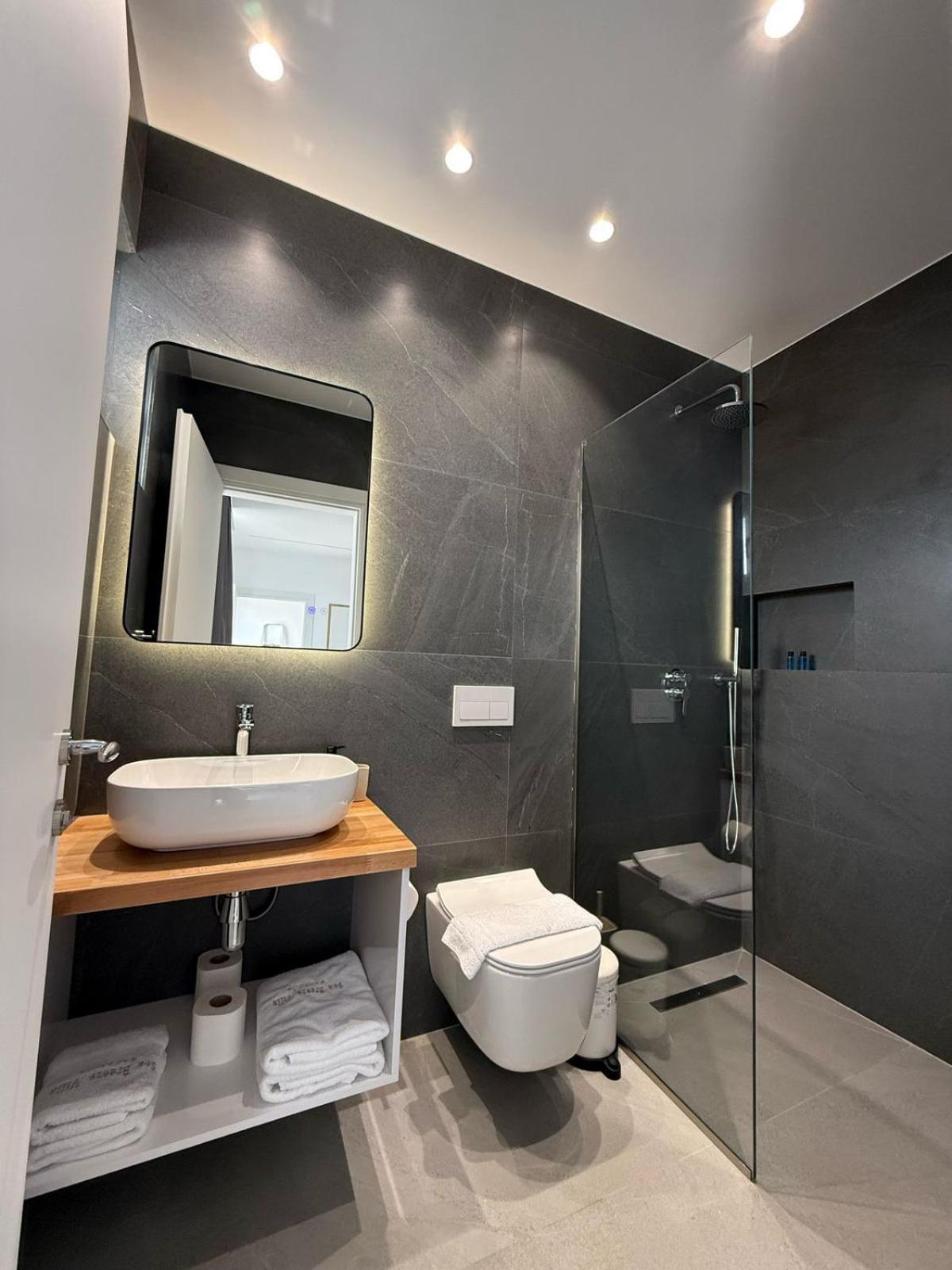 Sea Breeze Villa Sarandë エクステリア 写真