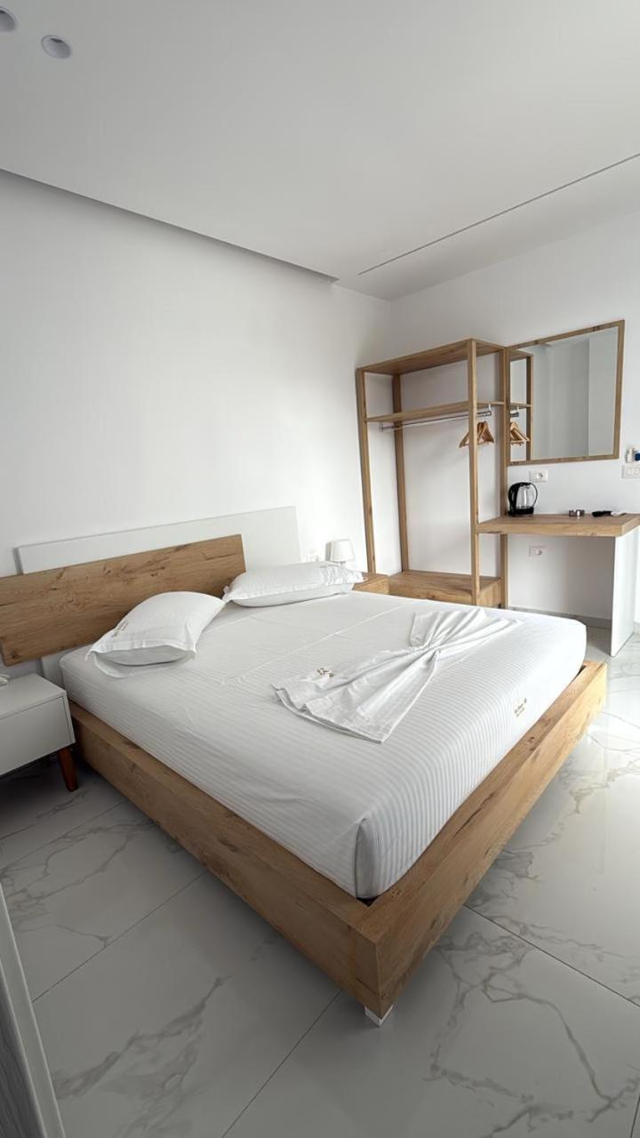 Sea Breeze Villa Sarandë エクステリア 写真