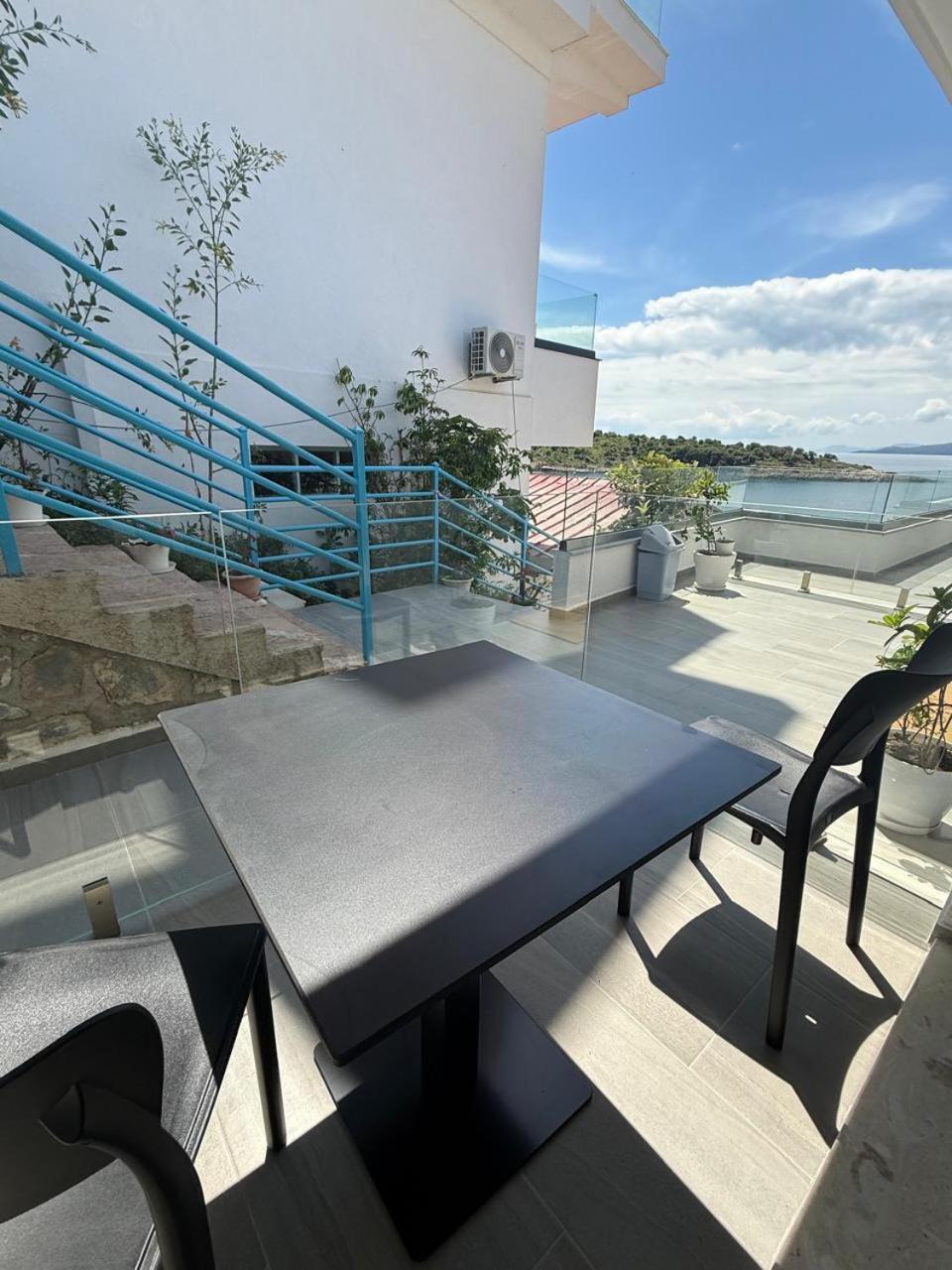 Sea Breeze Villa Sarandë エクステリア 写真