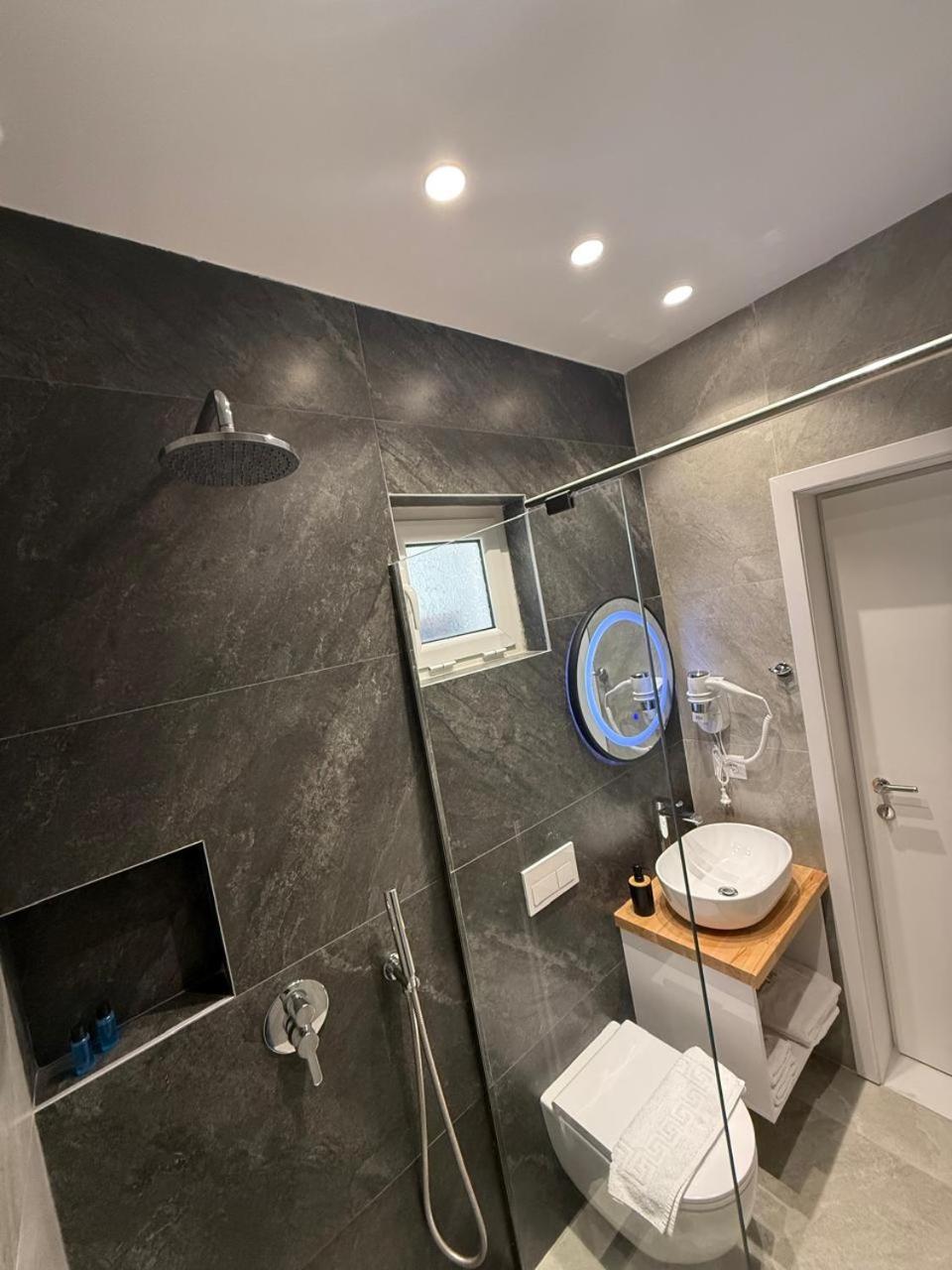 Sea Breeze Villa Sarandë エクステリア 写真