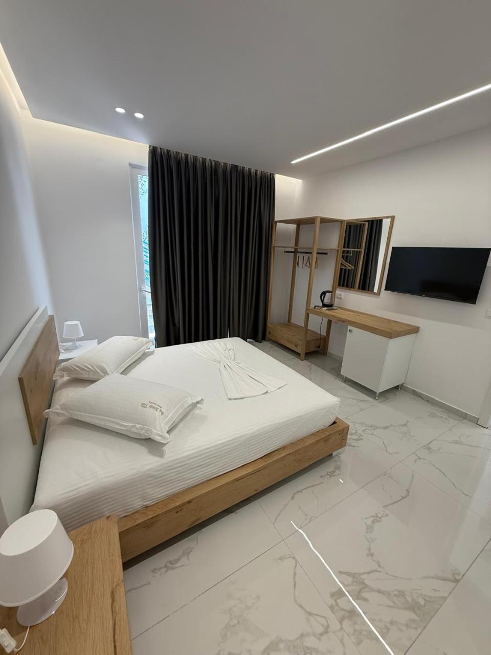 Sea Breeze Villa Sarandë エクステリア 写真