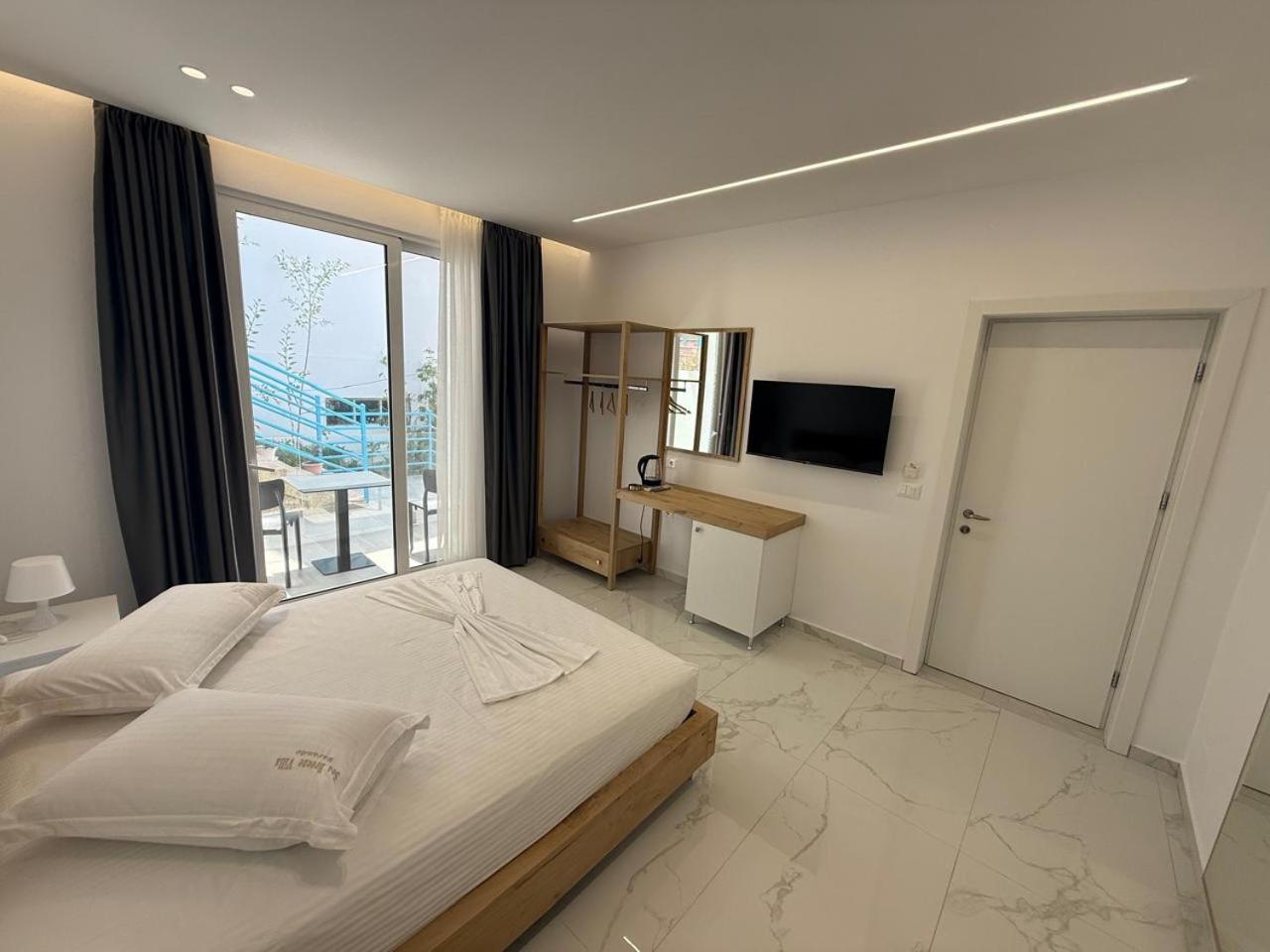 Sea Breeze Villa Sarandë エクステリア 写真