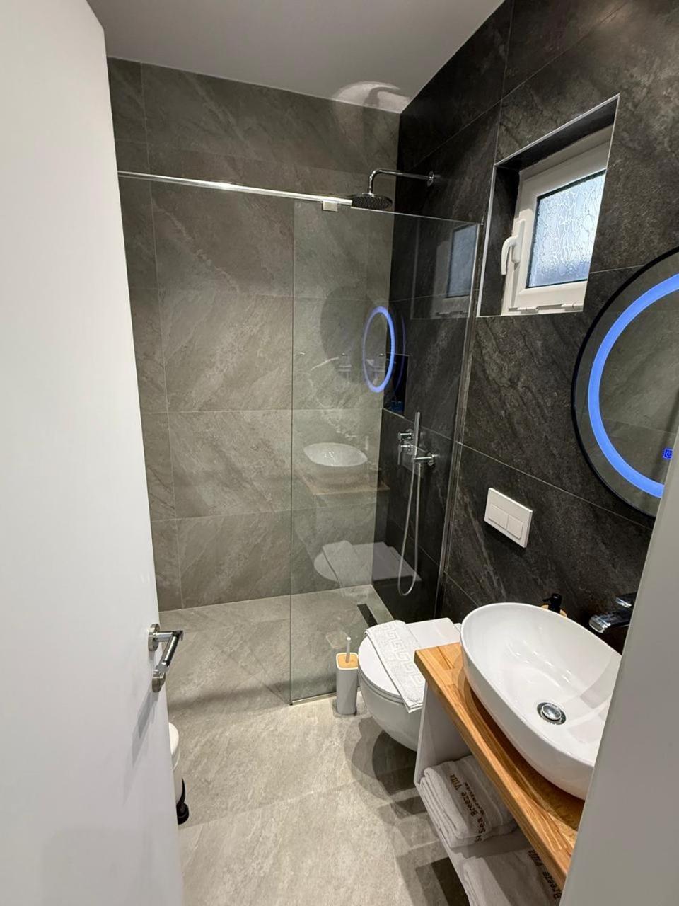 Sea Breeze Villa Sarandë エクステリア 写真